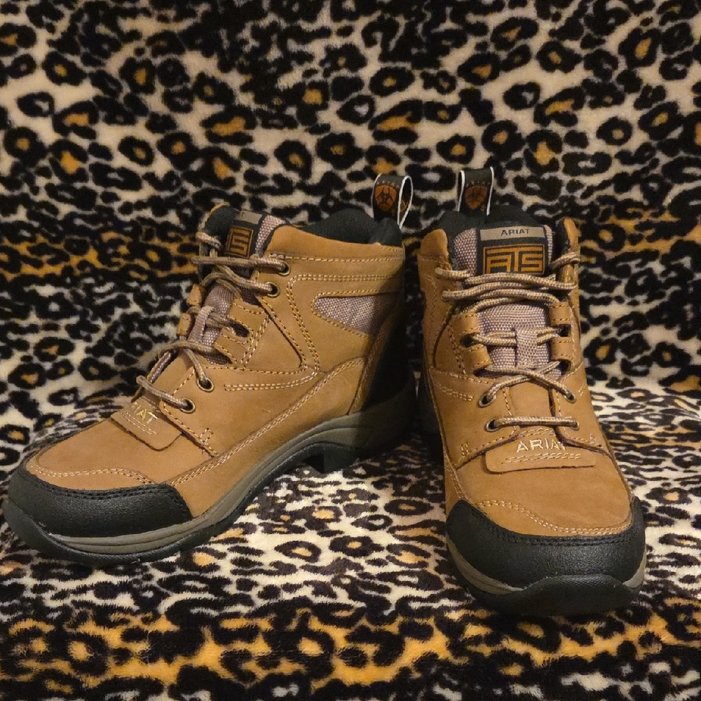 (New) Never Been Worn Women's Ariat Tan and Black All Terrain H20 Outdoor Boots
